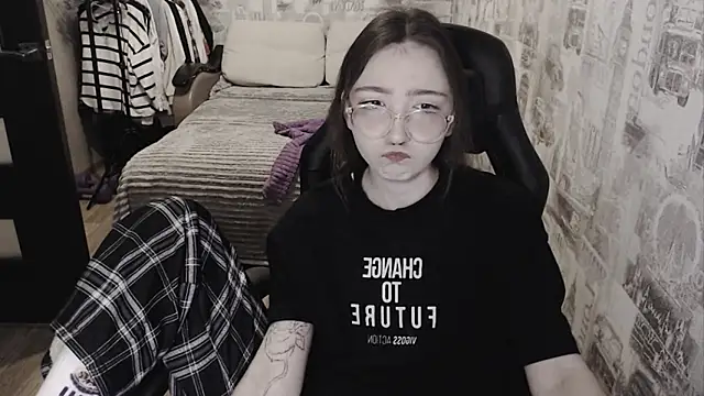 Snapshot of AmeliaKamishiro chatting on December 15, 11:23 am AmeliaKamishiro online show from December 15, 11:23 am