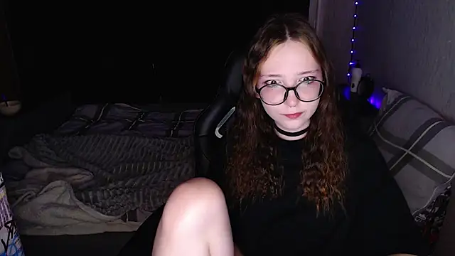 Snapshot of AmeliaKamishiro chatting on November 10, 1:37 am AmeliaKamishiro online show from November 10, 1:37 am