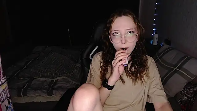 Snapshot of AmeliaKamishiro chatting on November 13, 2:32 am AmeliaKamishiro online show from November 13, 2:32 am