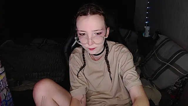 Snapshot of AmeliaKamishiro chatting on November 14, 1:37 am AmeliaKamishiro online show from November 14, 1:37 am