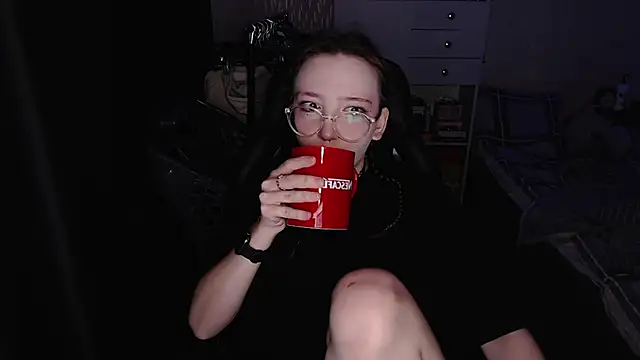 Snapshot of AmeliaKamishiro chatting on November 17, 1:33 am AmeliaKamishiro online show from November 17, 1:33 am