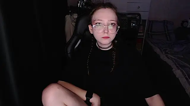 Snapshot of AmeliaKamishiro chatting on November 18, 2:17 am AmeliaKamishiro online show from November 18, 2:17 am