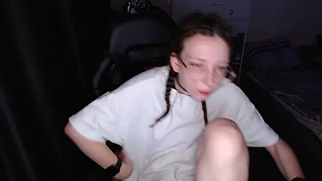 Snapshot of AmeliaKamishiro chatting on November 24, 2:33 am AmeliaKamishiro online show from November 24, 2:33 am