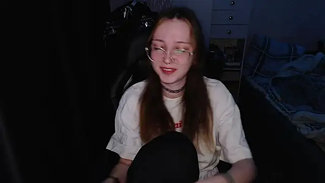 Snapshot of AmeliaKamishiro chatting on November 28, 4:04 am AmeliaKamishiro online show from November 28, 4:04 am