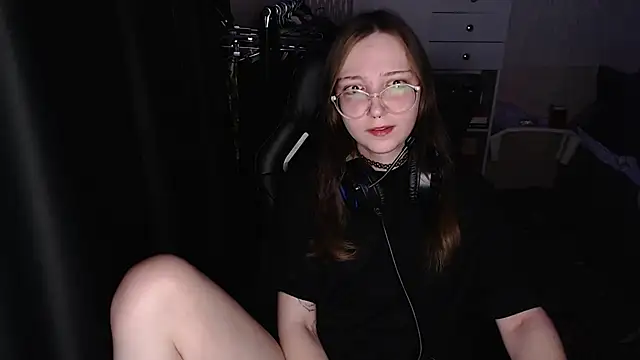 Snapshot of AmeliaKamishiro chatting on December 4, 1:48 am AmeliaKamishiro online show from December 4, 1:48 am