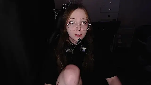 Snapshot of AmeliaKamishiro chatting on December 19, 2:57 pm AmeliaKamishiro online show from December 19, 2:57 pm