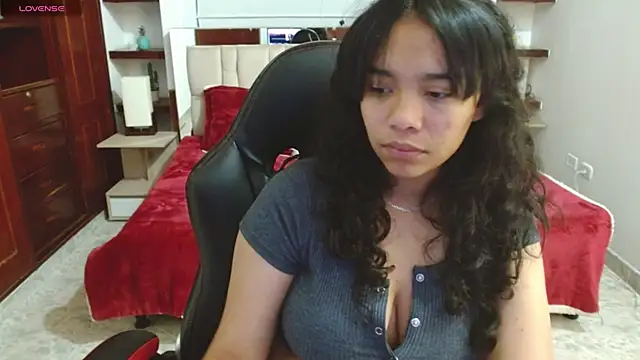 laureentt  online show from February 5, 3:34 am