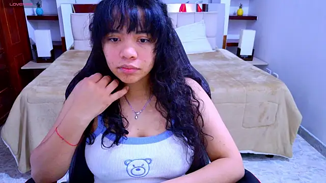 laureentt  online show from October 4, 3:15 am