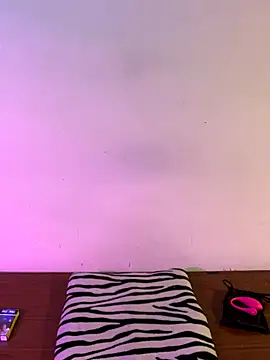 Snapshot of Felicia_smok3 chatting on December 19, 12:28 am Felicia smok3 online show from December 19, 12:28 am