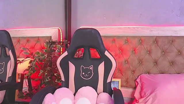 Snapshot of _Linoshka_1 chatting on March 20, 8:51 pm Linoshka 1 online show from March 20, 8:51 pm