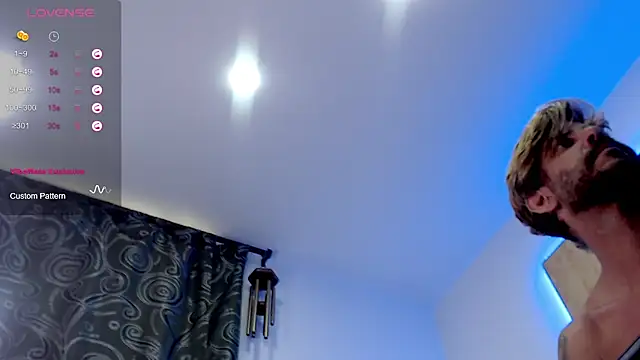 Snapshot of johny_bluexxx chatting on February 9, 7:52 pm johny bluexxx online show from February 9, 7:52 pm