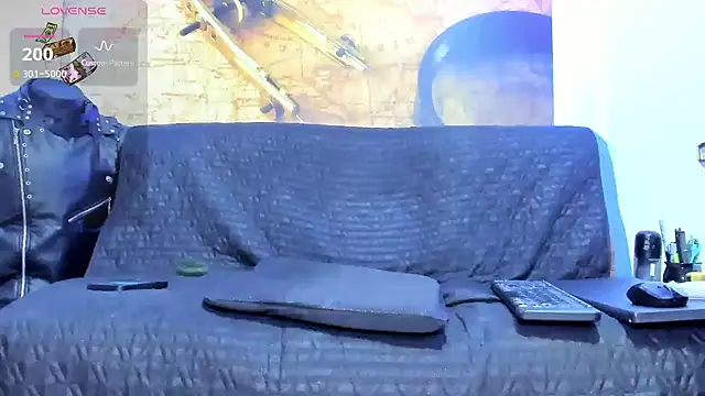 Snapshot of johny_bluexxx chatting on September 26, 4:00 pm johny bluexxx online show from September 26, 4:00 pm