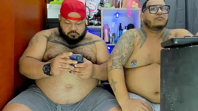 Snapshot of Latino_bigcock chatting on February 14, 5:51 am Latino bigcock online show from February 14, 5:51 am