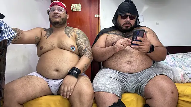 Snapshot of Latino_bigcock chatting on October 30, 6:26 am Latino bigcock online show from October 30, 6:26 am