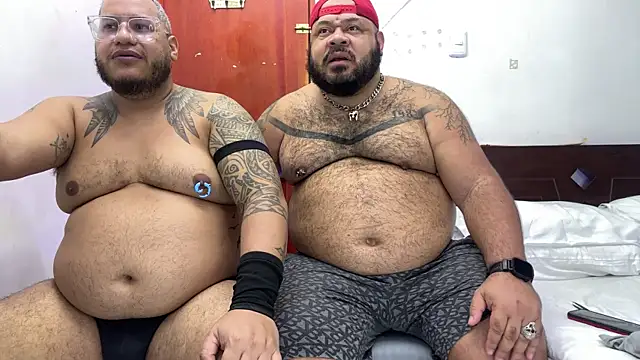 Snapshot of Latino_bigcock chatting on November 13, 3:38 am Latino bigcock online show from November 13, 3:38 am