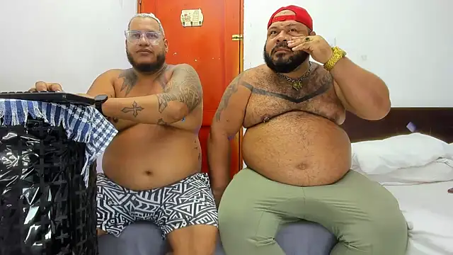 Snapshot of Latino_bigcock chatting on November 20, 1:50 am Latino bigcock online show from November 20, 1:50 am