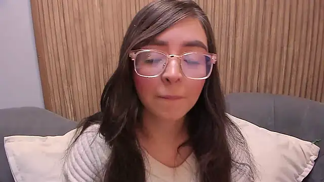 Snapshot of Eva_Macalliter chatting on December 7, 3:25 am Eva Macalliter online show from December 7, 3:25 am