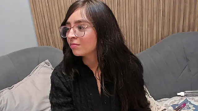 Snapshot of Eva_Macalliter chatting on March 8, 8:44 am Eva Macalliter online show from March 8, 8:44 am
