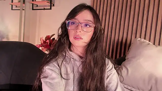 Snapshot of Eva_Macalliter chatting on May 20, 3:34 am Eva Macalliter online show from May 20, 3:34 am