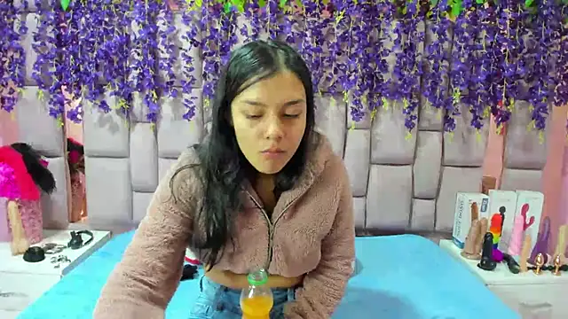 Snapshot of Bich_Anal_ chatting on December 21, 12:59 pm Bich Anal online show from December 21, 12:59 pm