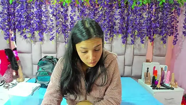 Snapshot of Bich_Anal_ chatting on December 27, 2:01 pm Bich Anal online show from December 27, 2:01 pm