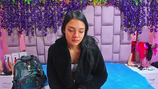 Snapshot of Bich_Anal_ chatting on January 8, 1:20 pm Bich Anal online show from January 8, 1:20 pm