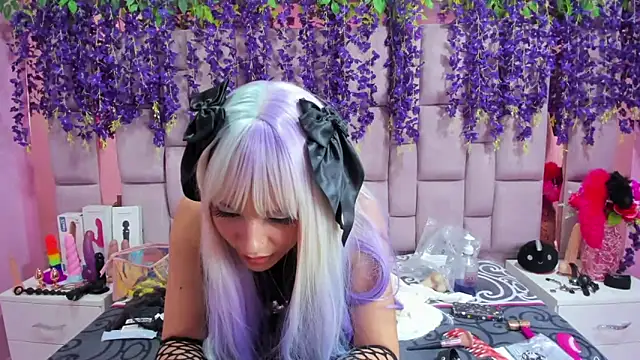 Snapshot of Bich_Anal_ chatting on February 13, 6:05 pm Bich Anal online show from February 13, 6:05 pm