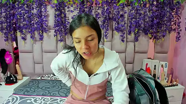 Snapshot of Bich_Anal_ chatting on February 24, 1:31 pm Bich Anal online show from February 24, 1:31 pm