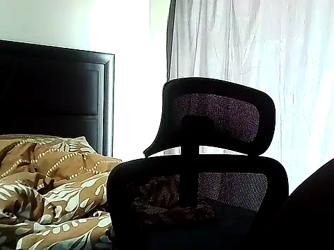 Snapshot of Yardie_bone chatting on December 16, 4:39 am Yardie bone online show from December 16, 4:39 am