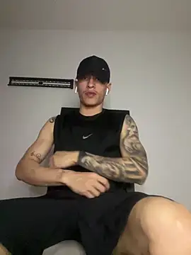 valentino garavani777 online show from December 2, 5:24 am