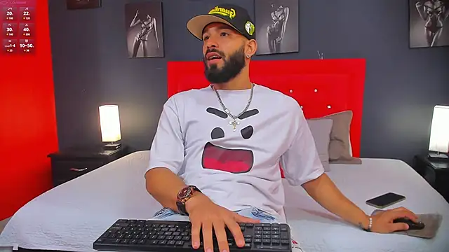 Snapshot of Thiagogomez chatting on December 3, 12:27 pm Thiagogomez online show from December 3, 12:27 pm