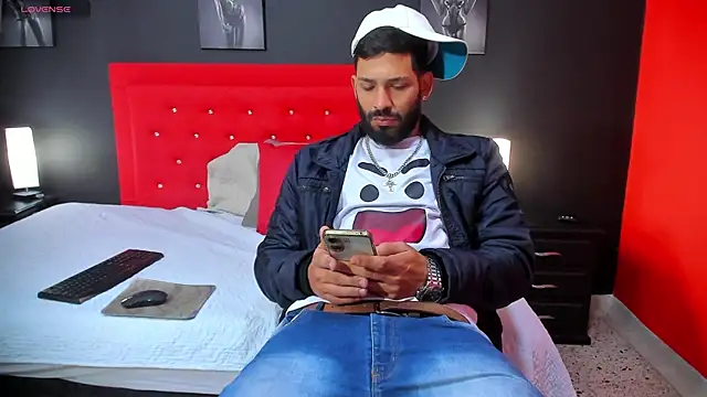 Snapshot of Thiagogomez chatting on January 4, 12:49 pm Thiagogomez online show from January 4, 12:49 pm