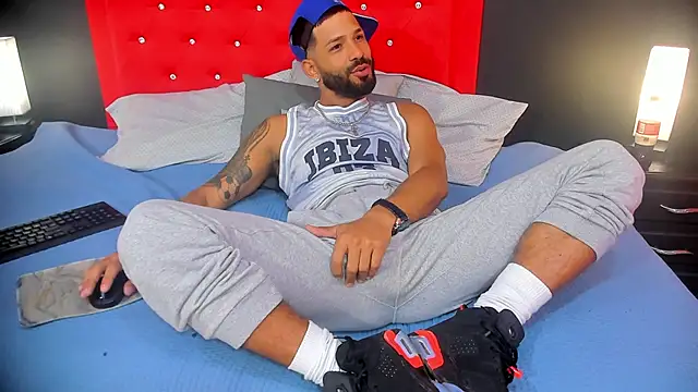 Snapshot of Thiagogomez chatting on February 20, 3:41 pm Thiagogomez online show from February 20, 3:41 pm