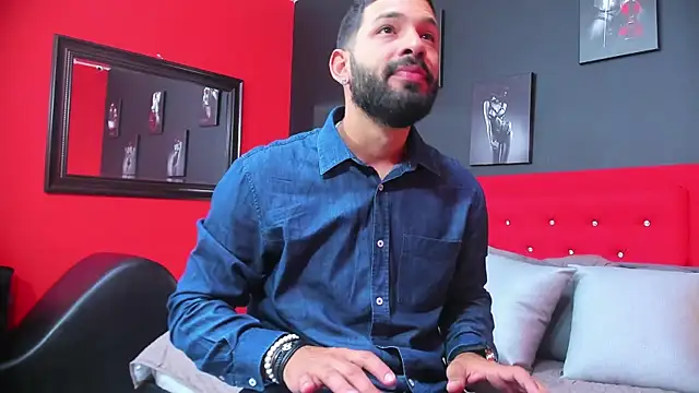 Snapshot of Thiagogomez chatting on March 8, 12:30 pm Thiagogomez online show from March 8, 12:30 pm