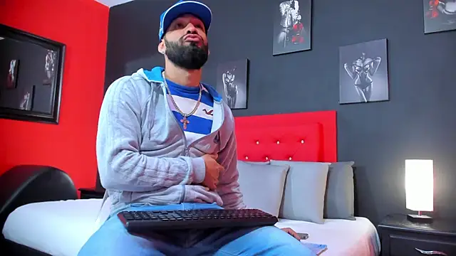 Snapshot of Thiagogomez chatting on September 12, 12:27 pm Thiagogomez online show from September 12, 12:27 pm