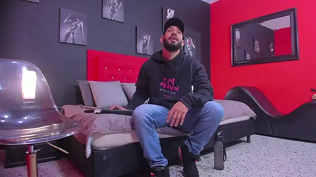 Snapshot of Thiagogomez chatting on November 24, 12:38 pm Thiagogomez online show from November 24, 12:38 pm