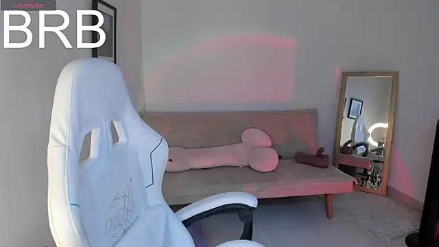Snapshot of sweet_pink_ chatting on May 9, 2:11 pm sweet pink online show from May 9, 2:11 pm