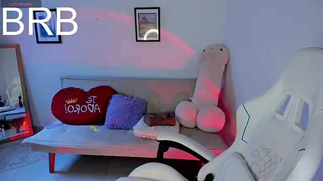 Snapshot of sweet_pink_ chatting on May 29, 1:31 pm sweet pink online show from May 29, 1:31 pm