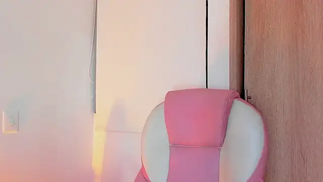 Snapshot of AnastaciaBlake chatting on December 22, 7:44 am AnastaciaBlake online show from December 22, 7:44 am