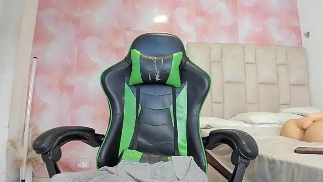 aida rose  online show from November 4, 6:40 pm