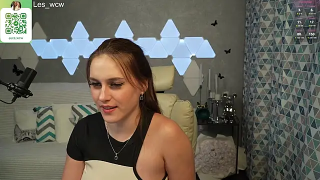 Snapshot of HarleyDeess chatting on February 18, 10:25 pm HarleyDeess online show from February 18, 10:25 pm