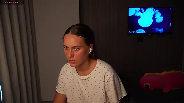 Snapshot of HarleyDeess chatting on June 28, 12:16 am HarleyDeess online show from June 28, 12:16 am