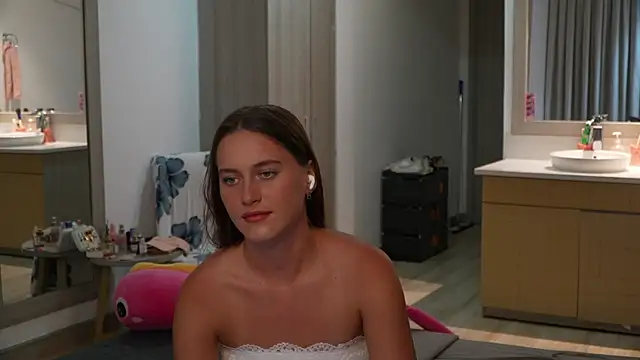 Snapshot of HarleyDeess chatting on July 6, 8:11 pm HarleyDeess online show from July 6, 8:11 pm