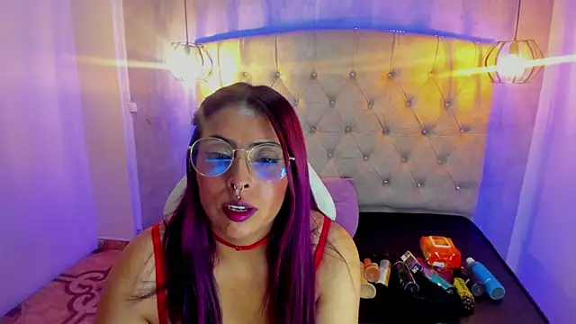 Snapshot of Alice_Laurentt chatting on February 9, 9:05 am Alice Laurentt online show from February 9, 9:05 am