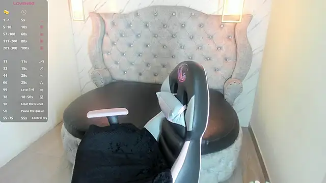 Snapshot of Alice_Laurentt chatting on November 8, 12:44 am Alice Laurentt online show from November 8, 12:44 am