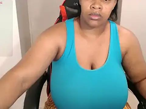 Snapshot of bustylisa1983 chatting on February 6, 2:04 pm bustylisa1983 online show from February 6, 2:04 pm