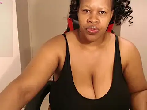 Snapshot of bustylisa1983 chatting on February 20, 5:23 am bustylisa1983 online show from February 20, 5:23 am