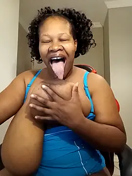 Snapshot of bustylisa1983 chatting on February 22, 5:02 am bustylisa1983 online show from February 22, 5:02 am