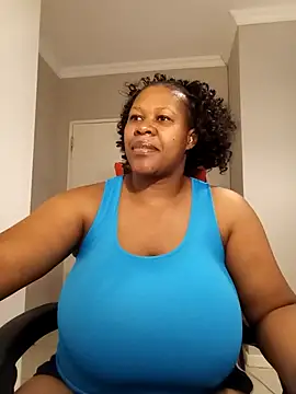 Snapshot of bustylisa1983 chatting on February 25, 11:41 am bustylisa1983 online show from February 25, 11:41 am