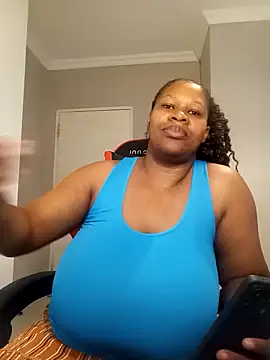 Snapshot of bustylisa1983 chatting on March 10, 12:04 pm bustylisa1983 online show from March 10, 12:04 pm